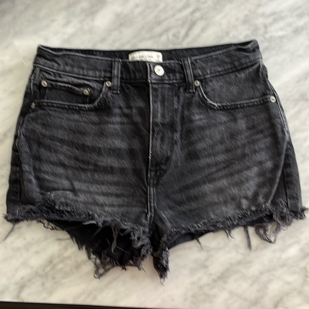 Exc. condition Abercrombie & Fitch Mom Short High Rise size 28 (6)